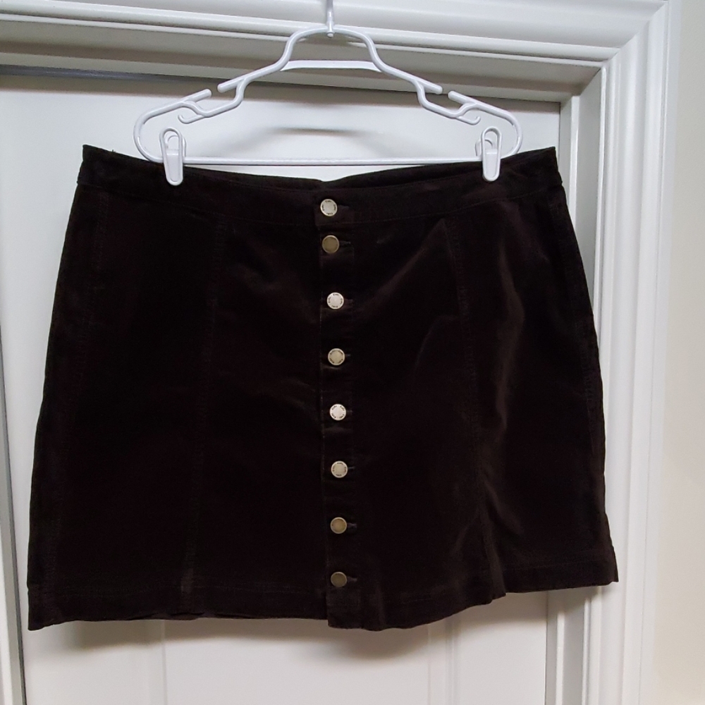Plus Size EVRI Button Front Skirt